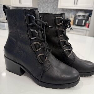 Sorel cate waterproof lace up boot size 7.5